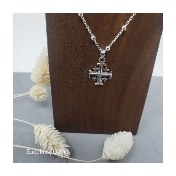 Collier fin en argent avec la croix de Jérusalem en argent pendentif