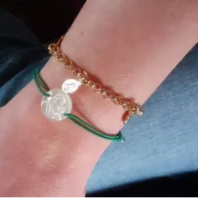 Petite Vierge à l’Enfant en nacre naturelle, douce et lumineuse