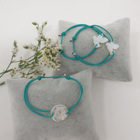 Petite Vierge à l’Enfant en nacre naturelle, douce et lumineuse