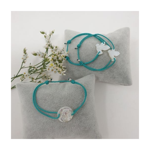 Petite Vierge à l’Enfant en nacre naturelle, douce et lumineuse