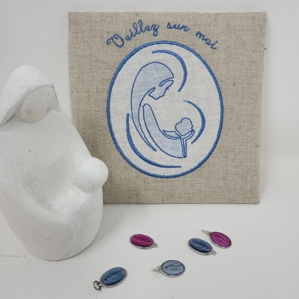 Cadre religieux en lin brodé d'une Vierge Marie à l'Enfant Jésus