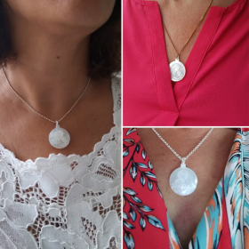 Collier religieux d'une grande vierge à l'enfant nacre sur chaine