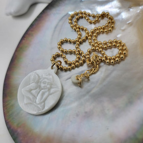 Collier Médaille Ange Saint Raphaël en Nacre 25 mm – Bijou Catholique