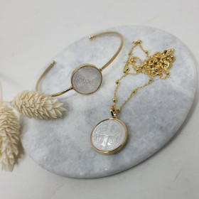 Bracelet jonc religieux de ma croix de Saint Benoit sertie nacre