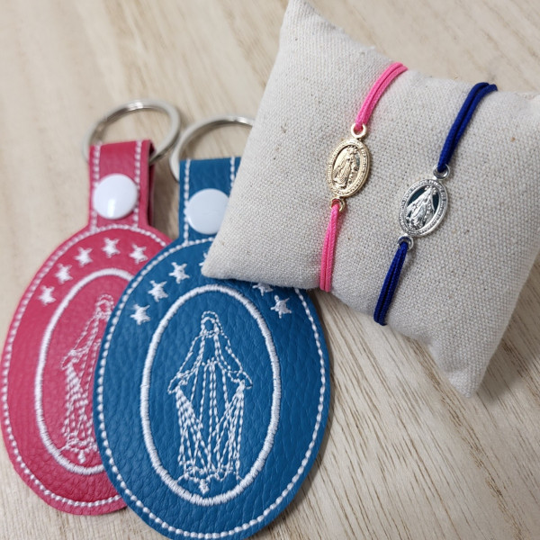 Porte clés médaillon simili cuir brodé d'une médaille miraculeuse