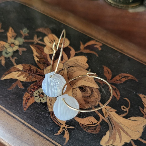 Boucles d'oreilles coquille Saint-Jacques nacre bijou du pèlerin