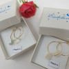 Boucles d'oreilles créoles colombe nacre avec rosace ajourée dorée