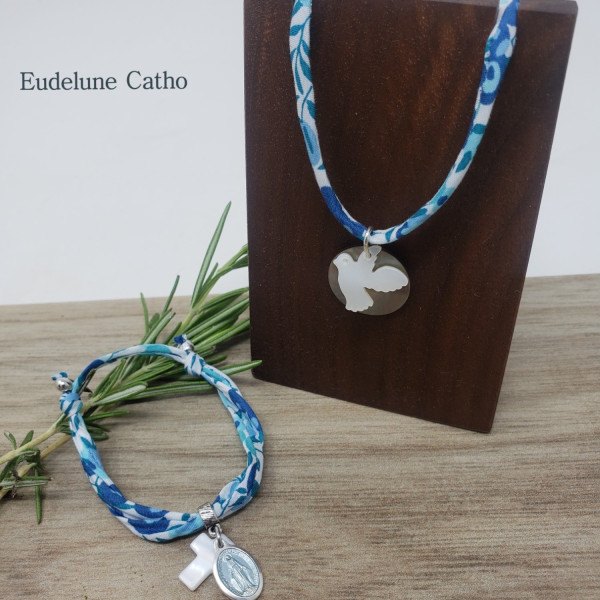 Collier Esprit Saint colombe blanche sur nacre fumée pour jeune fille