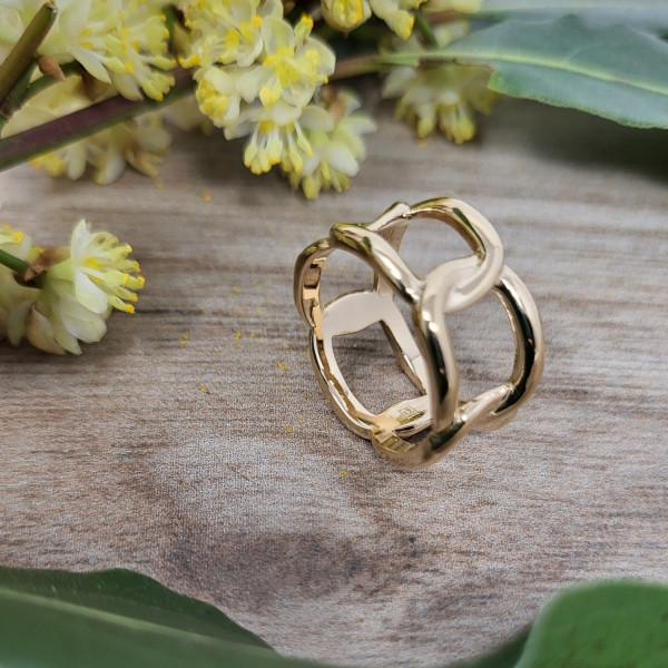 Bague religieuse plaqué or, au noeud indissoluble du mariage