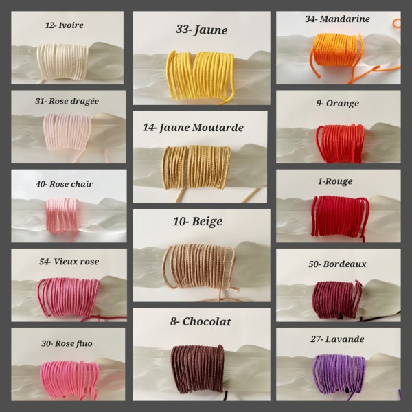 Bracelet religieux avec une petite croix nacre fleur en cordon couleur