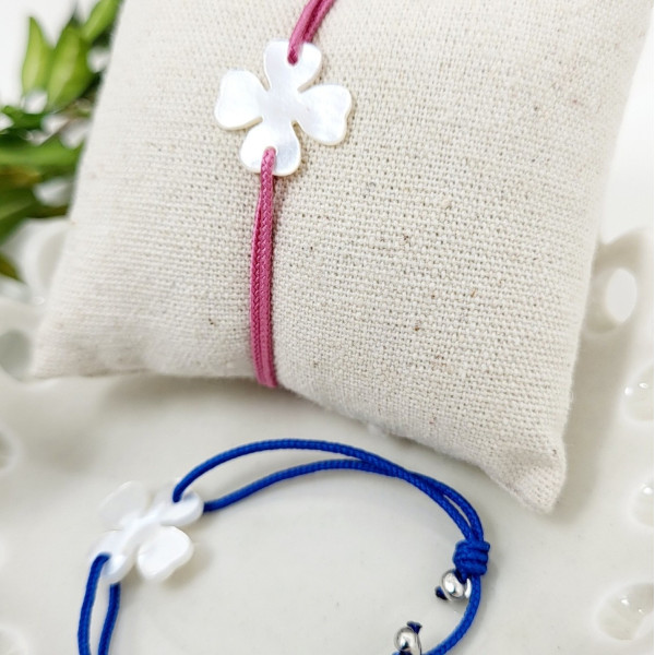 Bracelet religieux cordon croix trèfle fleur nacre