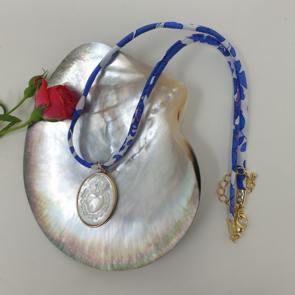 collier religieux saint esprit colombe nacre personnalisé