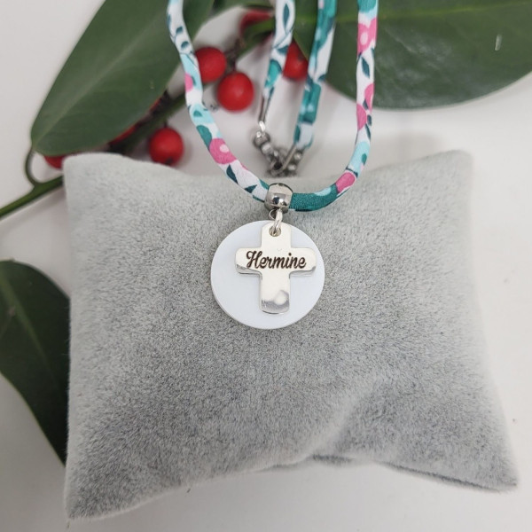 Collier croix plate gravée argent ou plaqué or