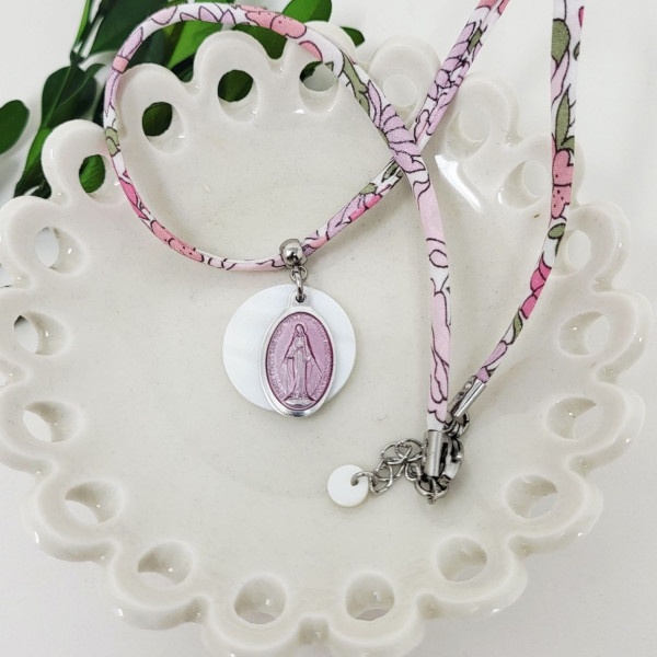 Collier enfant Médaille Miraculeuse colorée sur nacre – Liberty/Coton