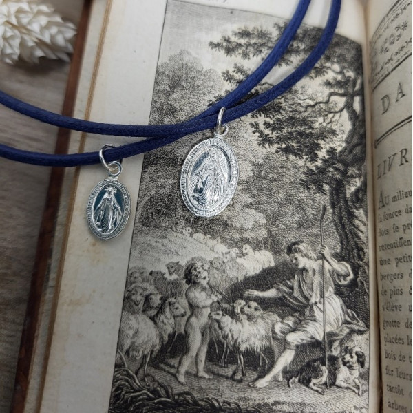 Collier Médaille Miraculeuse 17 mm sur nacre – Plaqué Or ou Argent