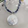Collier Vierge à l’Enfant nacre 25 mm sur nacre, gravure détaillée