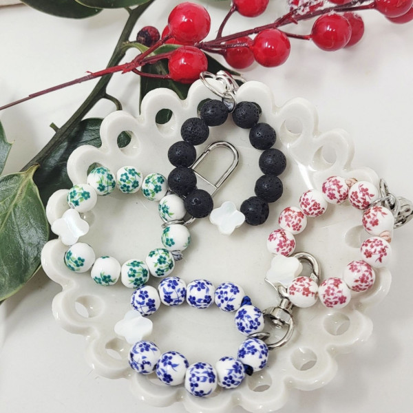 Dizainier porte-clés unique, céramique ou pierre de lave, croix nacre