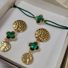 Bracelet cordon d'un croix trèfle de couleur sertie doré