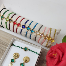 Bracelet cordon d'un croix trèfle de couleur sertie doré
