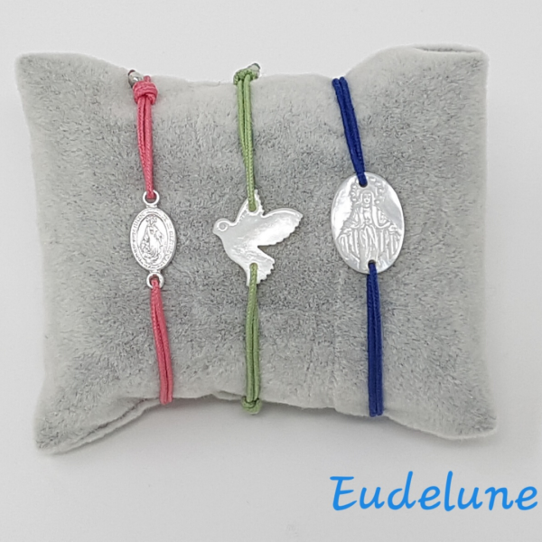 La colombe représente l’Esprit Saint dans la tradition chrétienne