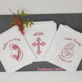 Lange bébé religieux protecteur brodé et personnalisé de bienvenu