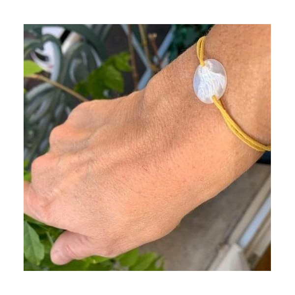 Bracelet religieux médaille miraculeuse en nacre sur cordon