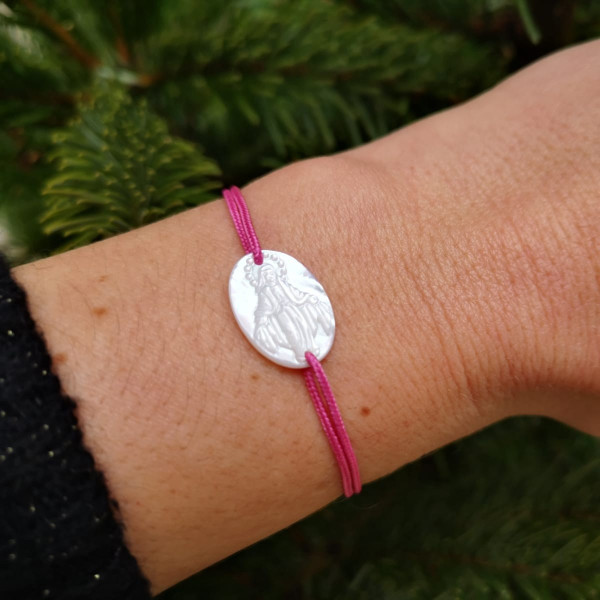 Bracelet religieux médaille miraculeuse en nacre sur cordon