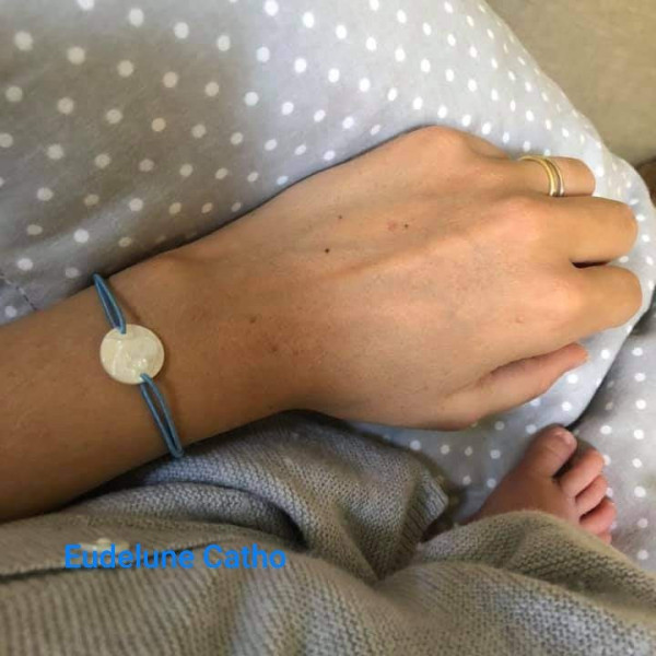 Bracelet vierge à l'enfant ou ange sur élastique pour allaiter un bébé