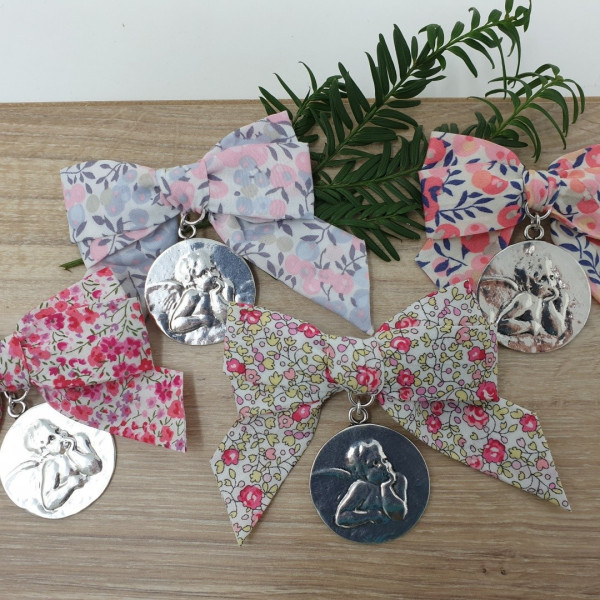 Ange de berceau liberty – Saint Raphaël protecteur, angelot acier doré