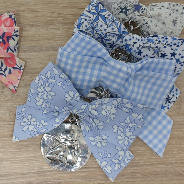 Ange de berceau liberty – Saint Raphaël protecteur, angelot acier doré