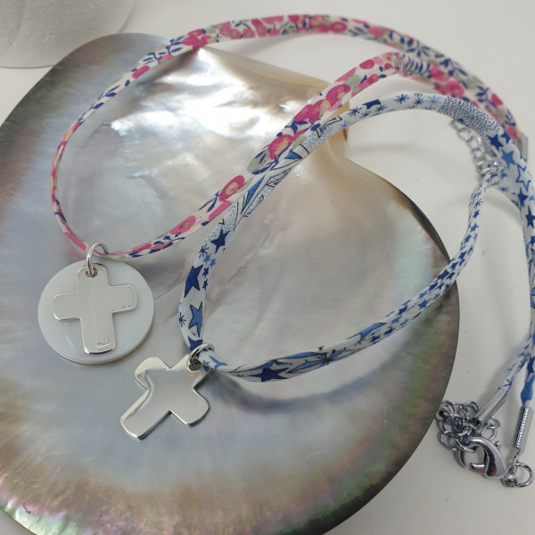 Collier Croix sur nacre pour jeune communiante en argent ou plaqué or
