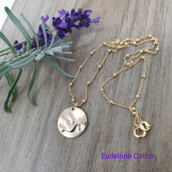 Collier religieux d'une colombe aux buis, Saint Esprit sur chaine