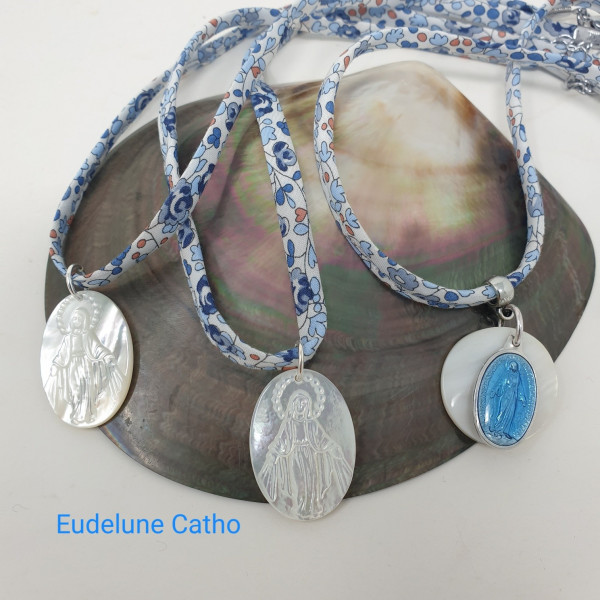 Collier Vierge Miraculeuse 25 mm en nacre – rayons et grâces