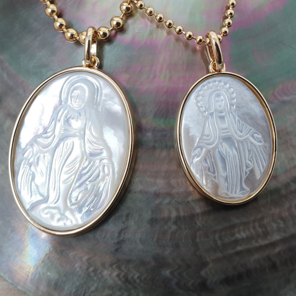 Collier religieux d'une vierge miraculeuse nacre cerclée